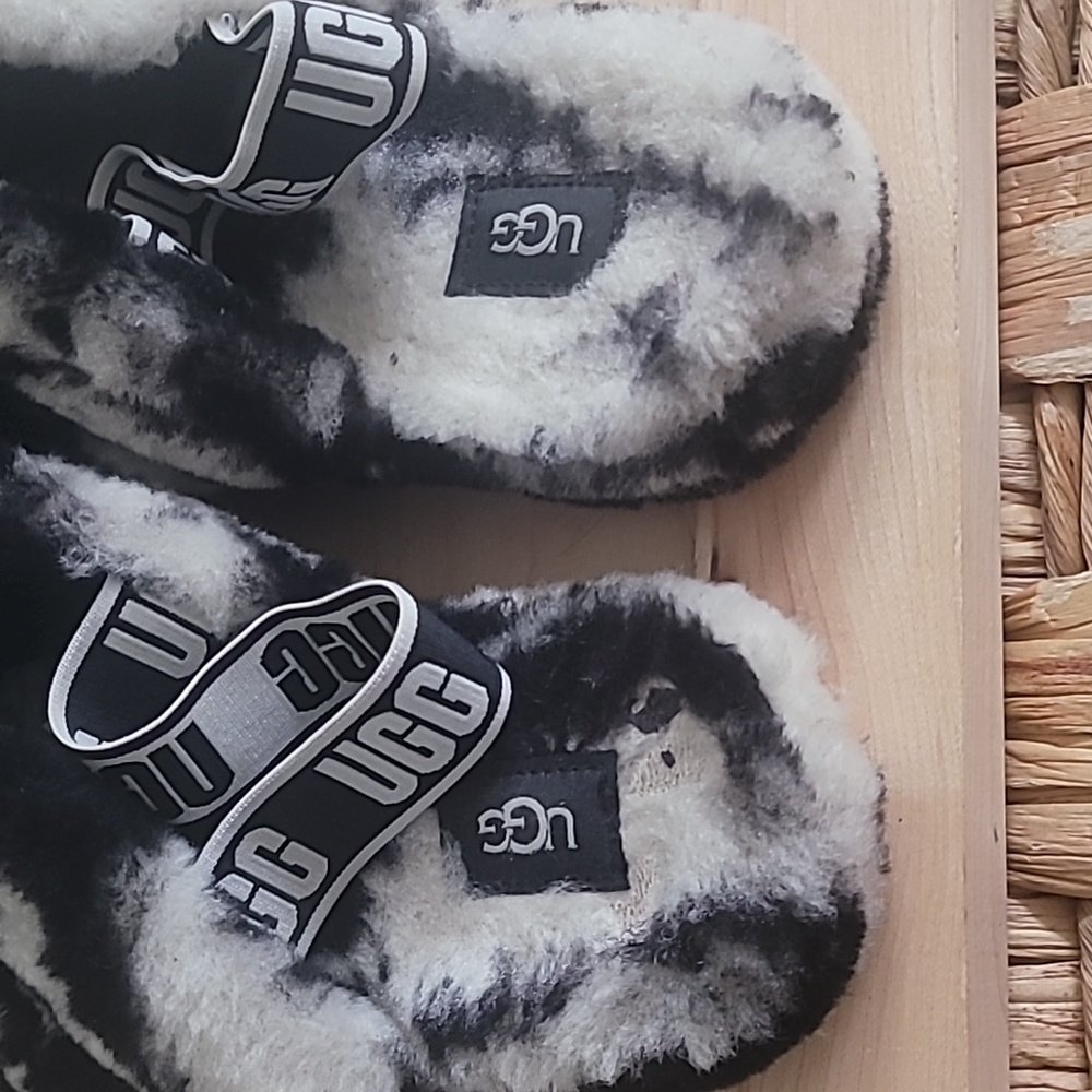 🖤 UGG FLUFF YEAH SLIDE SANDALS 🖤 - Picture 8 of 10